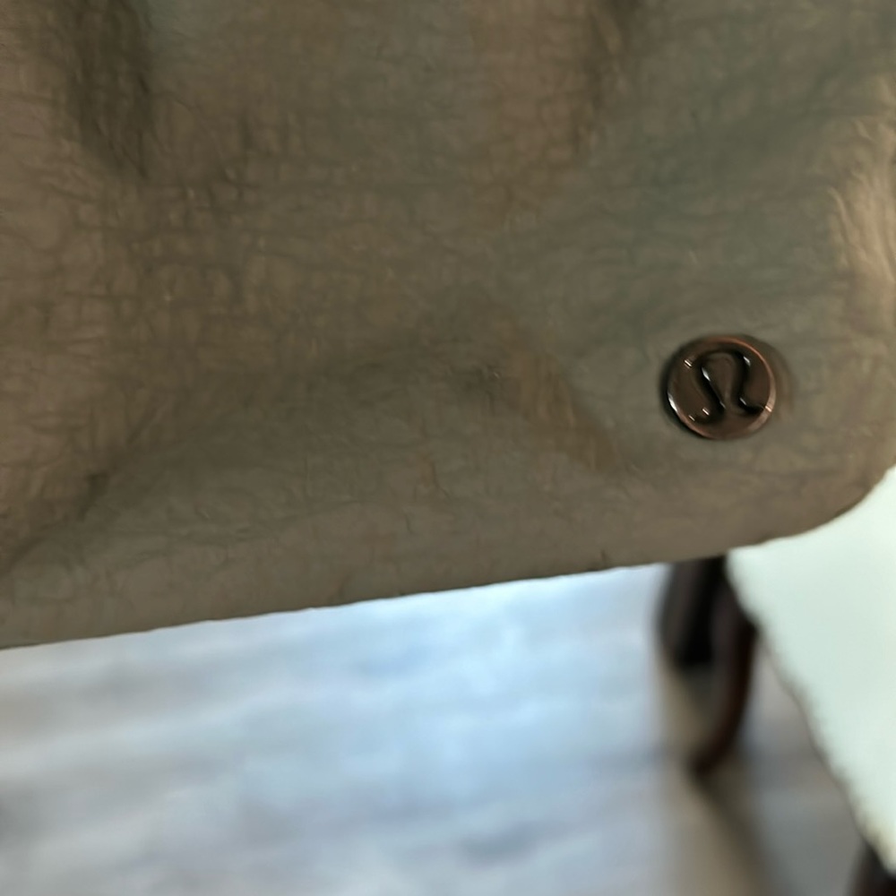 Lululemon Crossbody adventure messenger bag